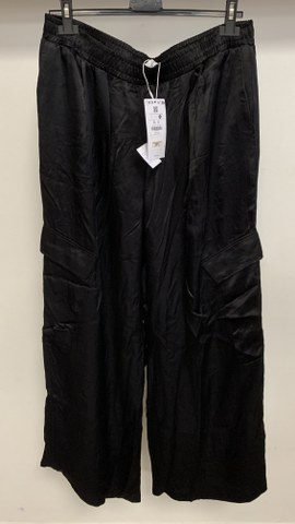 NOVE BERSHKA elastične hlače z višjim pasom, št. XL-2XL