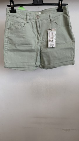 NOVE elastične kratke hlače z višjim pasom, št. M